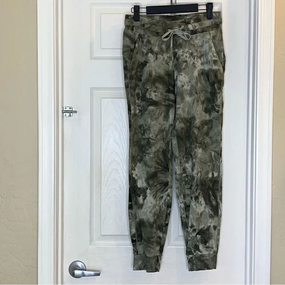 LULULEMON Ready To Rulu Joggers Heritage Camo Dark Olive Green Twill Size 6